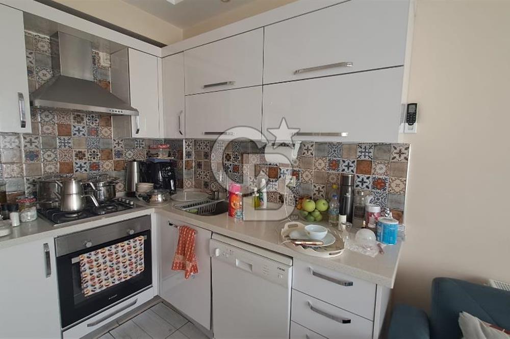 İZBANA VE HASTANEYE YAKIN - EŞYALI, MASRAFSIZ SATILIK DAİRE