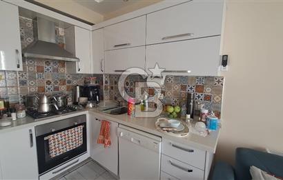 İZBANA VE HASTANEYE YAKIN - EŞYALI, MASRAFSIZ SATILIK DAİRE