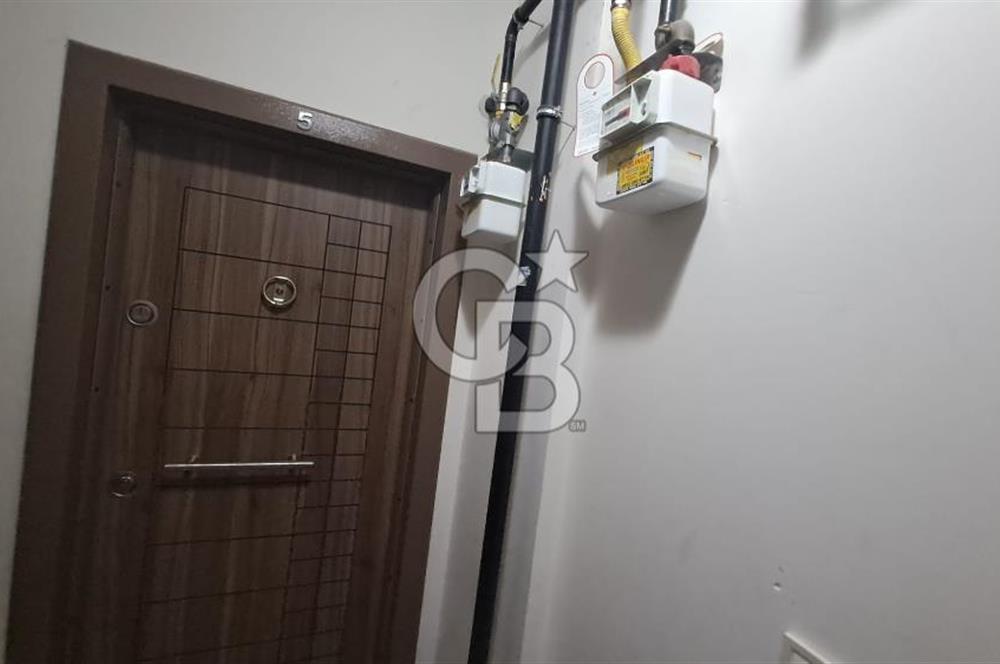İZBANA VE HASTANEYE YAKIN - EŞYALI, MASRAFSIZ SATILIK DAİRE