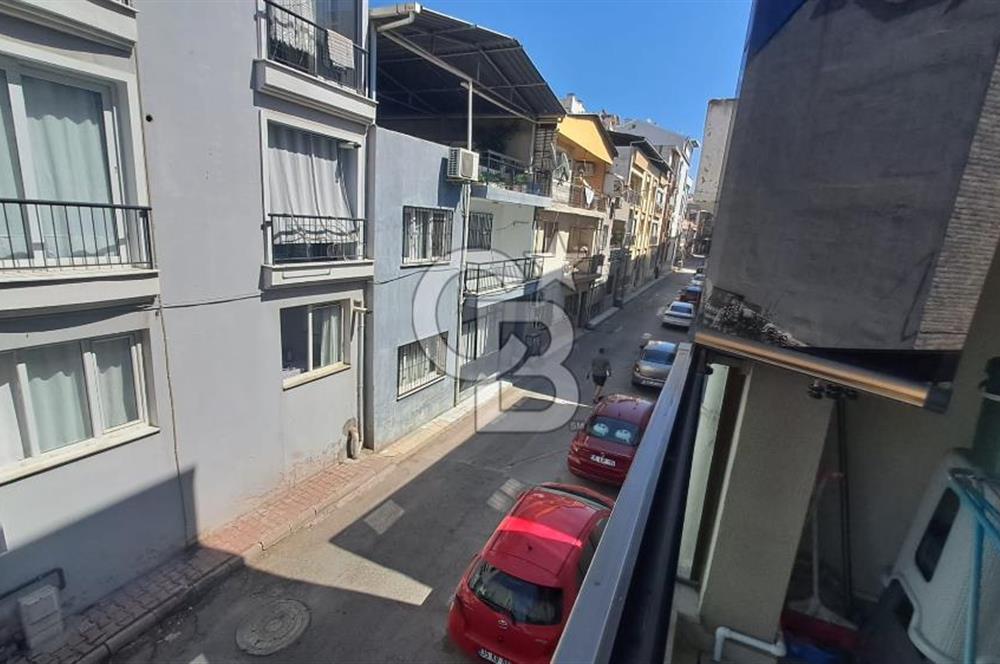 İZBANA VE HASTANEYE YAKIN - EŞYALI, MASRAFSIZ SATILIK DAİRE