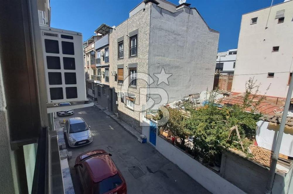 İZBANA VE HASTANEYE YAKIN - EŞYALI, MASRAFSIZ SATILIK DAİRE