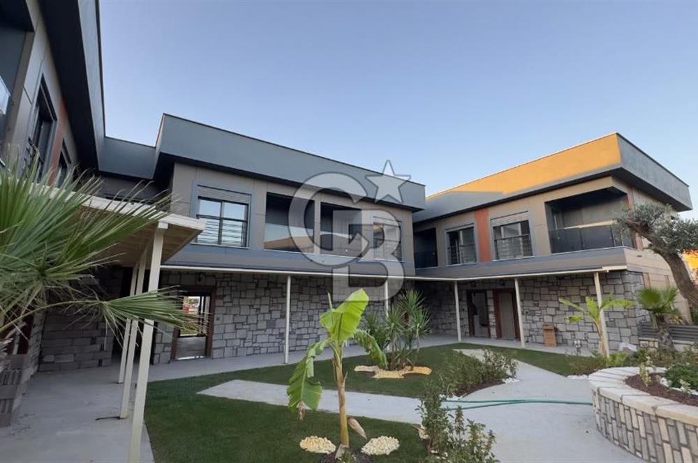 DİKİLİ CUMHURİYETTE SİTE İÇİNDE | MODERN | DENİZE YAKIN VİLLA