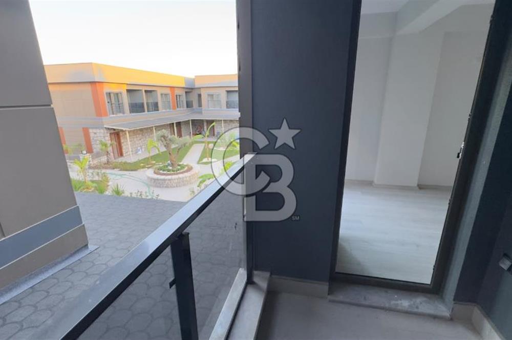 DİKİLİ CUMHURİYETTE SİTE İÇİNDE | MODERN | DENİZE YAKIN VİLLA