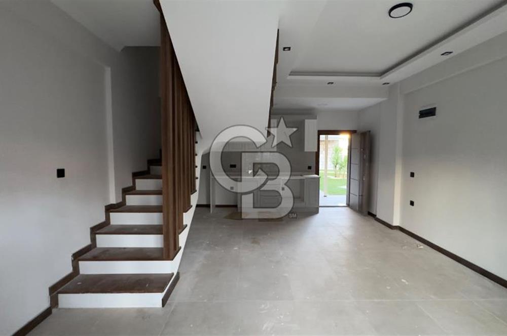 DİKİLİ CUMHURİYETTE SİTE İÇİNDE | MODERN | DENİZE YAKIN VİLLA