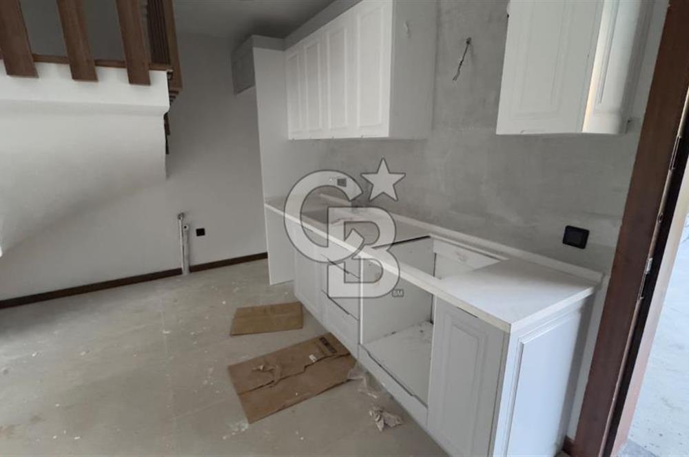 DİKİLİ CUMHURİYETTE SİTE İÇİNDE | MODERN | DENİZE YAKIN VİLLA