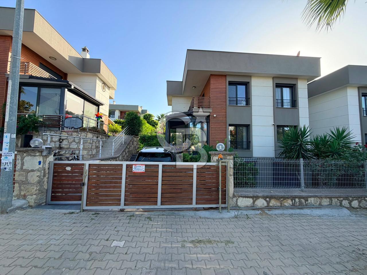 Güzelbahçe Kahramandere Okullar Bölgesinde Satılık Villa