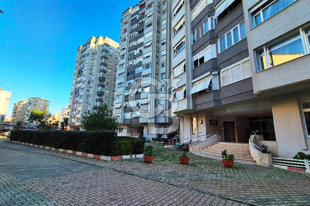 Seçkin Konaklar Sitesinde Deniz Manzaralı 3+1