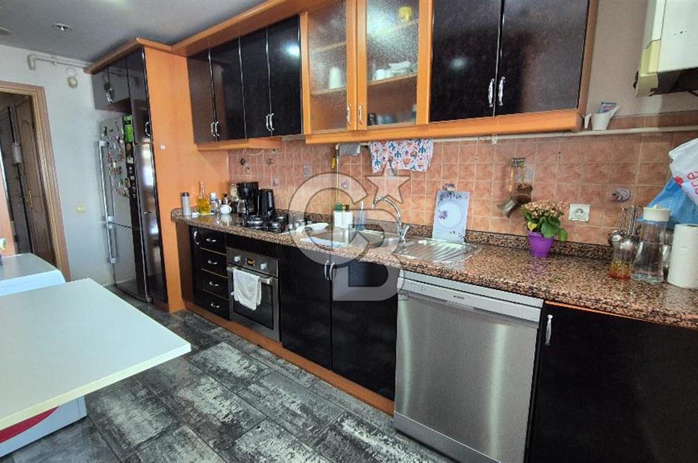 Seçkin Konaklar Sitesinde Deniz Manzaralı 3+1