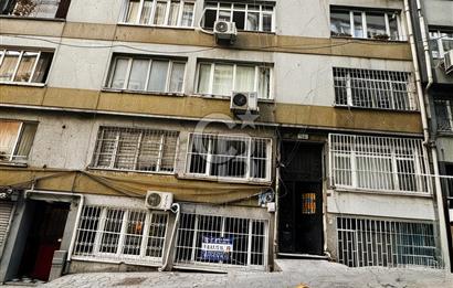 Ömer Hayyam caddesi üzerinde Satılık 2+1 Daire