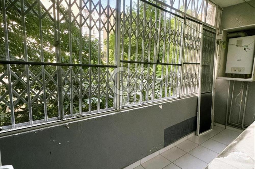 Ömer Hayyam caddesi üzerinde Satılık 2+1 Daire