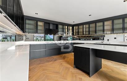 ZEKERİYAKÖY'DE DENİZ VE ORMAN MANZARALI SATILIK TRİPLEKS VİLLA