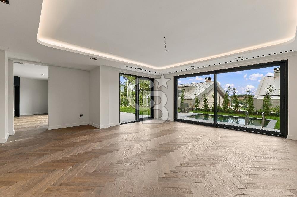 ZEKERİYAKÖY'DE DENİZ VE ORMAN MANZARALI SATILIK TRİPLEKS VİLLA
