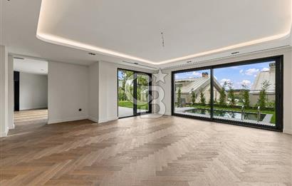 ZEKERİYAKÖY'DE DENİZ VE ORMAN MANZARALI SATILIK TRİPLEKS VİLLA