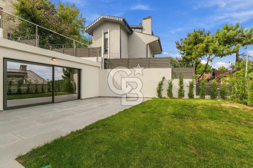 ZEKERİYAKÖY'DE DENİZ VE ORMAN MANZARALI SATILIK TRİPLEKS VİLLA