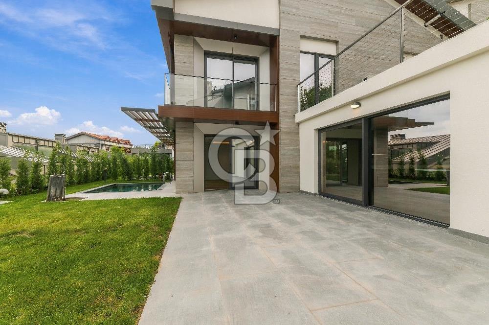 ZEKERİYAKÖY'DE DENİZ VE ORMAN MANZARALI SATILIK TRİPLEKS VİLLA