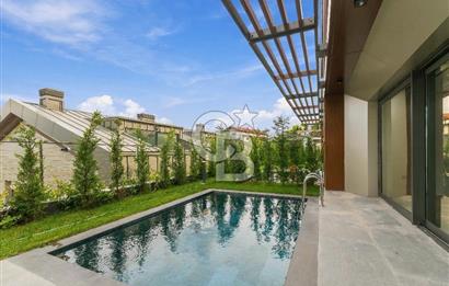 ZEKERİYAKÖY'DE DENİZ VE ORMAN MANZARALI SATILIK TRİPLEKS VİLLA