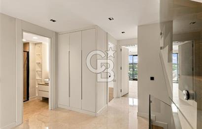ZEKERİYAKÖY'DE DENİZ VE ORMAN MANZARALI SATILIK TRİPLEKS VİLLA