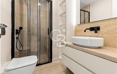 ZEKERİYAKÖY'DE DENİZ VE ORMAN MANZARALI SATILIK TRİPLEKS VİLLA