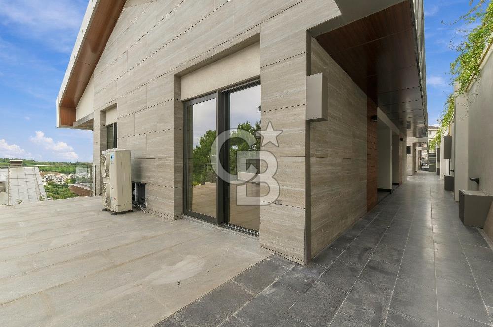 ZEKERİYAKÖY'DE DENİZ VE ORMAN MANZARALI SATILIK TRİPLEKS VİLLA