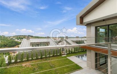 ZEKERİYAKÖY'DE DENİZ VE ORMAN MANZARALI SATILIK TRİPLEKS VİLLA