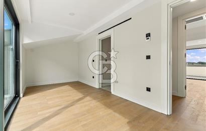 ZEKERİYAKÖY'DE DENİZ VE ORMAN MANZARALI SATILIK TRİPLEKS VİLLA