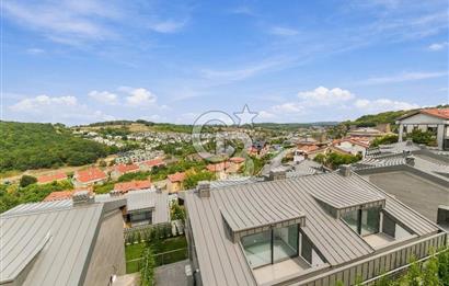 ZEKERİYAKÖY'DE DENİZ VE ORMAN MANZARALI SATILIK TRİPLEKS VİLLA
