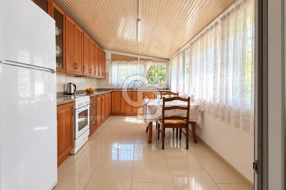 Seferhisar Bademler Çok Yakın Çiftlik Evi Zeytinli Tarla Herşey Dahil Satılık