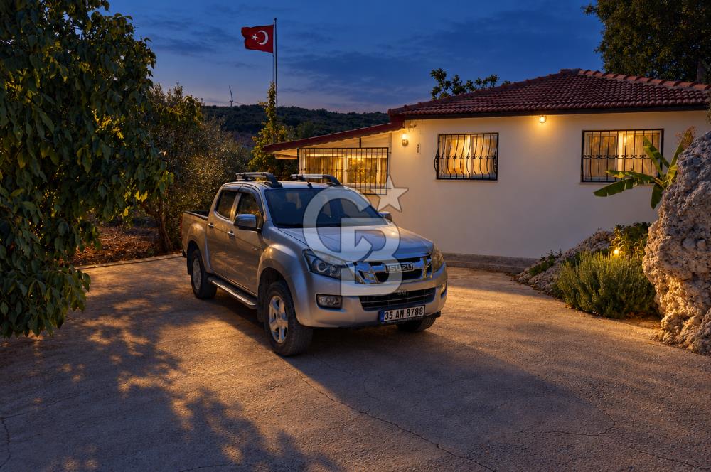 Seferhisar Bademler Çok Yakın Çiftlik Evi Zeytinli Tarla Herşey Dahil Satılık