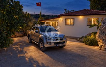 Seferhisar Bademler Çok Yakın Çiftlik Evi Zeytinli Tarla Herşey Dahil Satılık