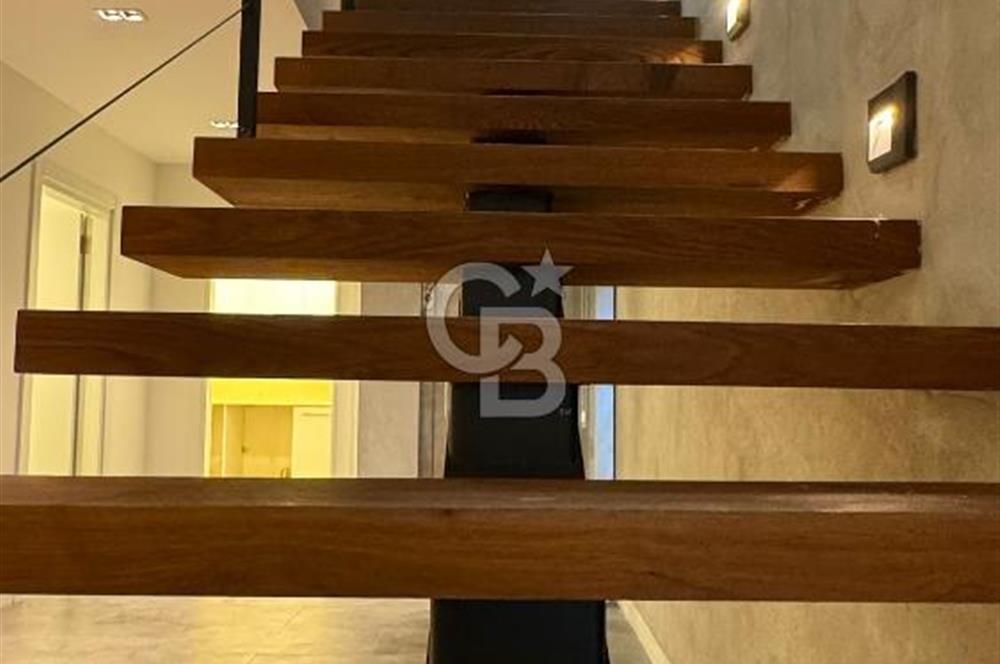 Tuzla Sahilde 275 m2 Havuzlu 4+2 Yeni Kiralık Triplex Villa