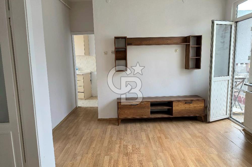 Ortaköy de Sahil ve Caddeye Yakın Ferah 2+1 Daire