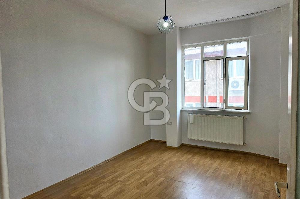 Ortaköy de Sahil ve Caddeye Yakın Ferah 2+1 Daire