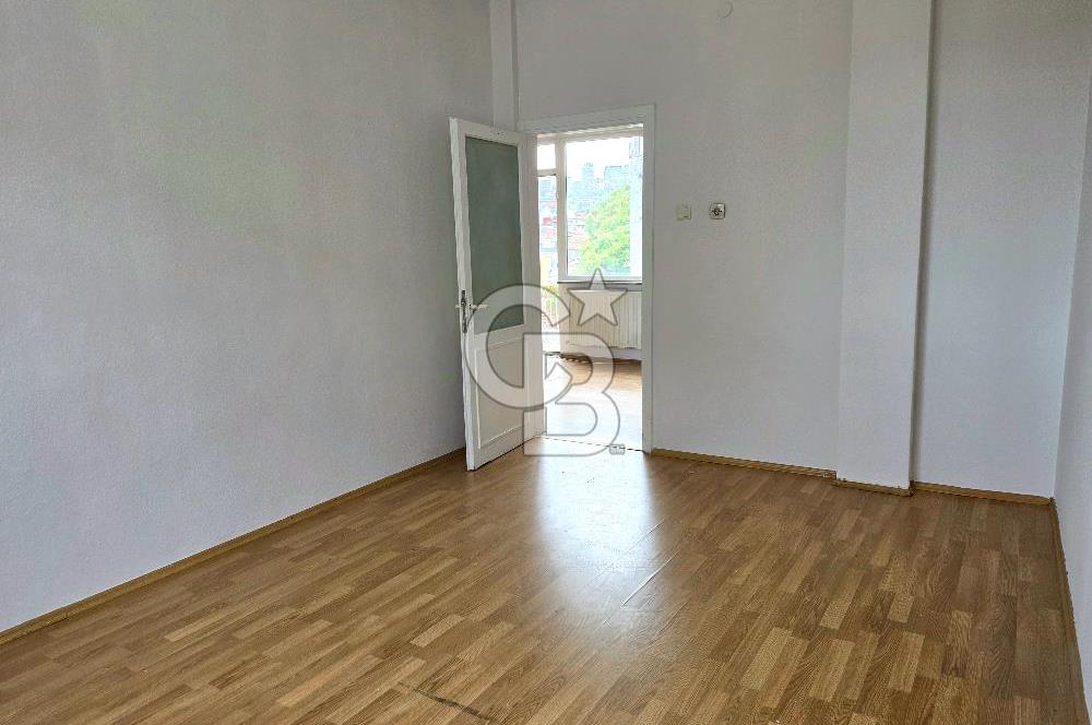Ortaköy de Sahil ve Caddeye Yakın Ferah 2+1 Daire