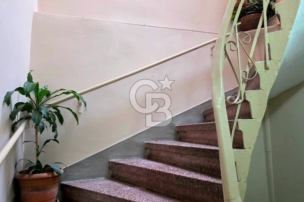 Ortaköy de Sahil ve Caddeye Yakın Ferah 2+1 Daire