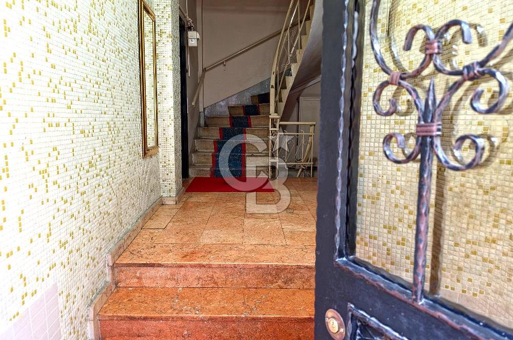 Ortaköy de Sahil ve Caddeye Yakın Ferah 2+1 Daire