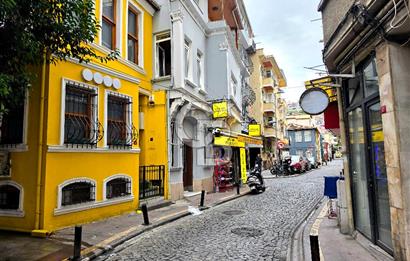 Ortaköy de Sahil ve Caddeye Yakın Ferah 2+1 Daire