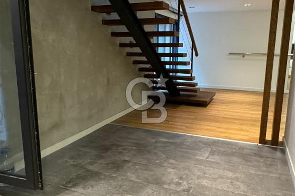Tuzla Sahilde 275 m2 Havuzlu 4+2 Yeni Kiralık Triplex Villa