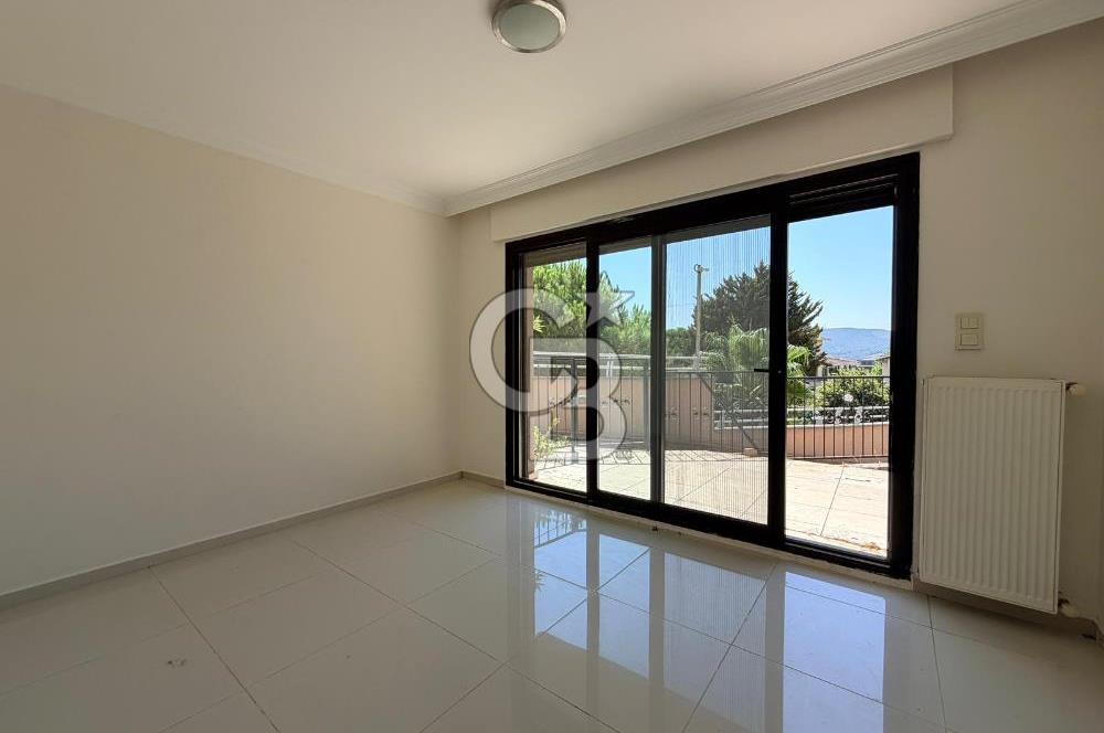 Güzelbahçe Okullar Bölgesinde Havuzlu Sitede 5+2 Satılık Villa