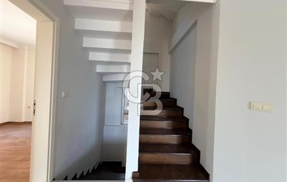 Güzelbahçe Okullar Bölgesinde Havuzlu Sitede 5+2 Satılık Villa