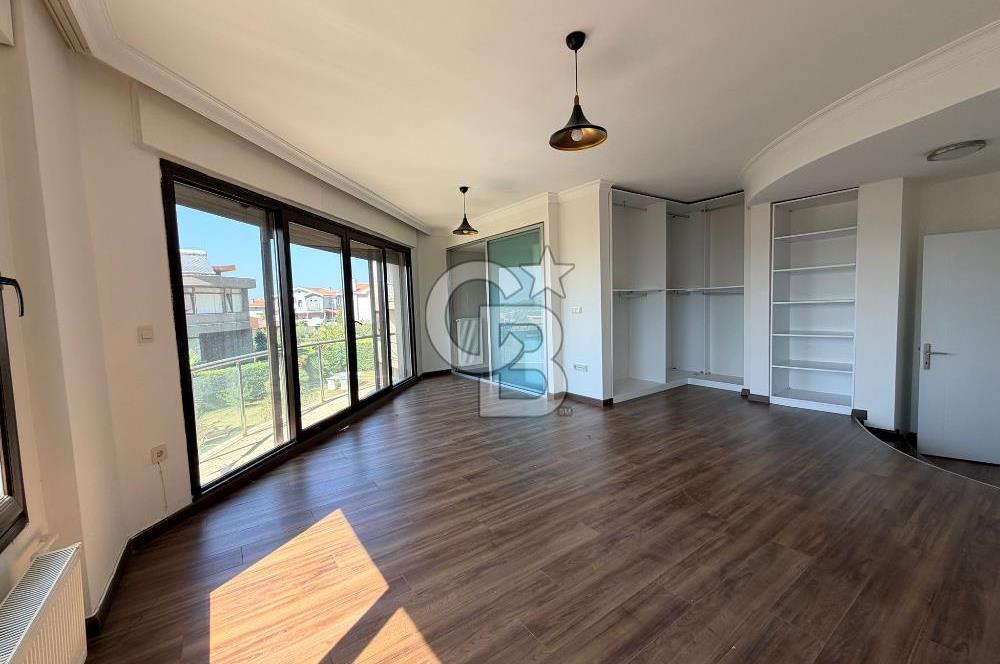 Güzelbahçe Okullar Bölgesinde Havuzlu Sitede 5+2 Satılık Villa