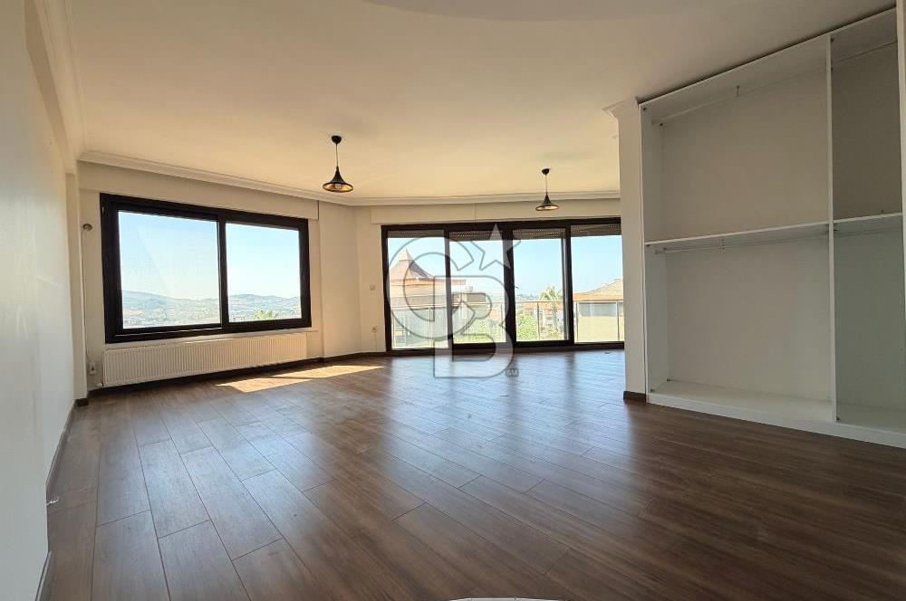 Güzelbahçe Okullar Bölgesinde Havuzlu Sitede 5+2 Satılık Villa