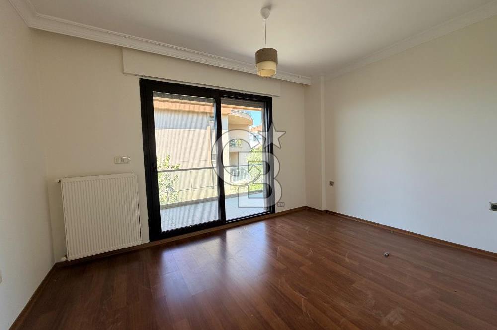 Güzelbahçe Okullar Bölgesinde Havuzlu Sitede 5+2 Satılık Villa