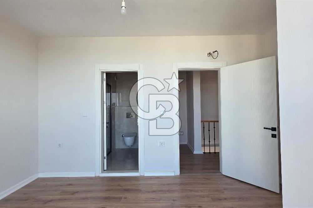 Gömeç Keremköy’de Denize sıfır havuzlu sitede satılık 3+1 villa 