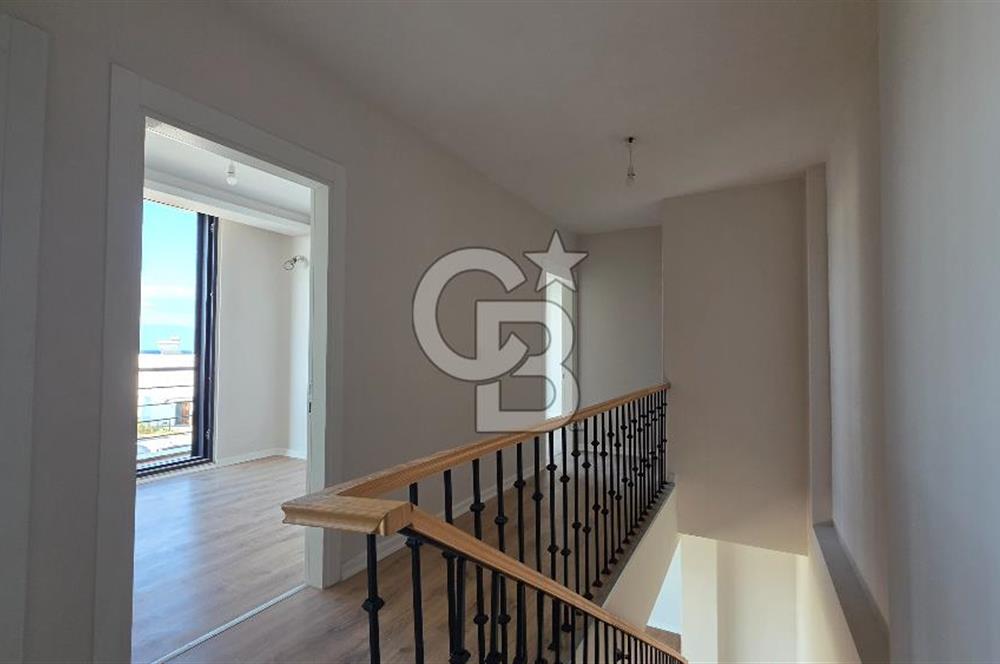 Gömeç Keremköy’de Denize sıfır havuzlu sitede satılık 3+1 villa 