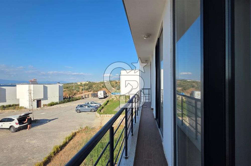 Gömeç Keremköy’de Denize sıfır havuzlu sitede satılık 3+1 villa 
