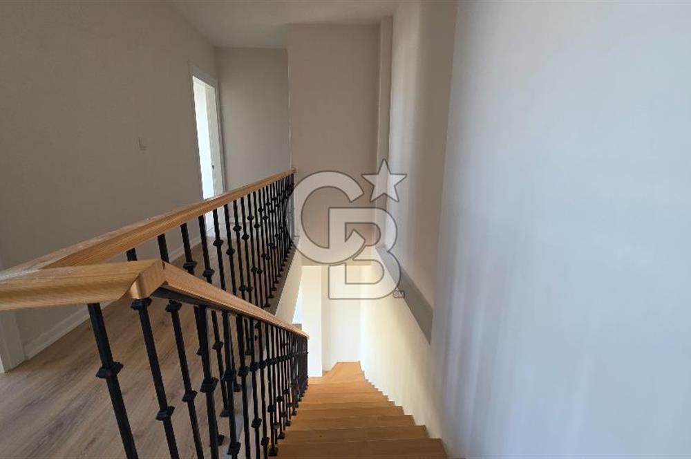 Gömeç Keremköy’de Denize sıfır havuzlu sitede satılık 3+1 villa 