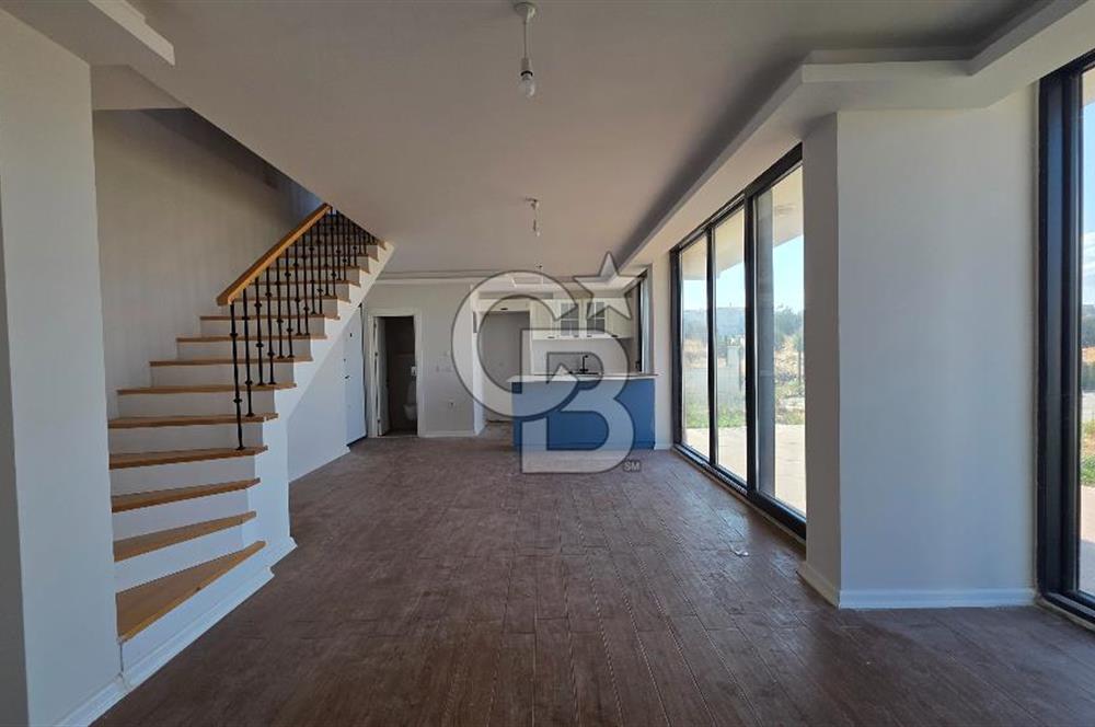 Gömeç Keremköy’de Denize sıfır havuzlu sitede satılık 3+1 villa 