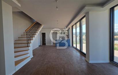 Gömeç Keremköy’de Denize sıfır havuzlu sitede satılık 3+1 villa 