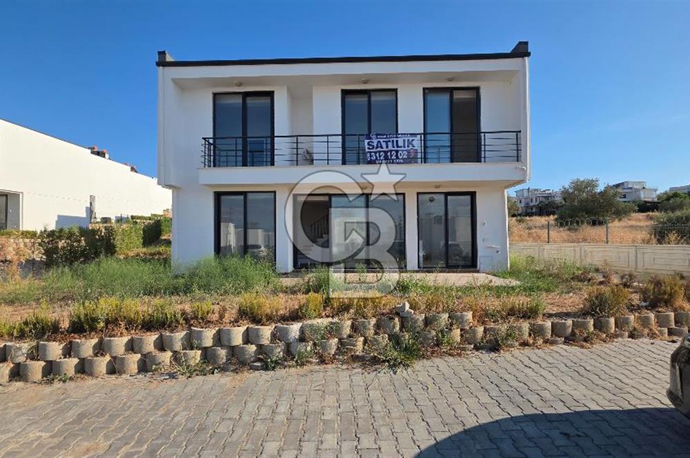 Gömeç Keremköy’de Denize sıfır havuzlu sitede satılık 3+1 villa 