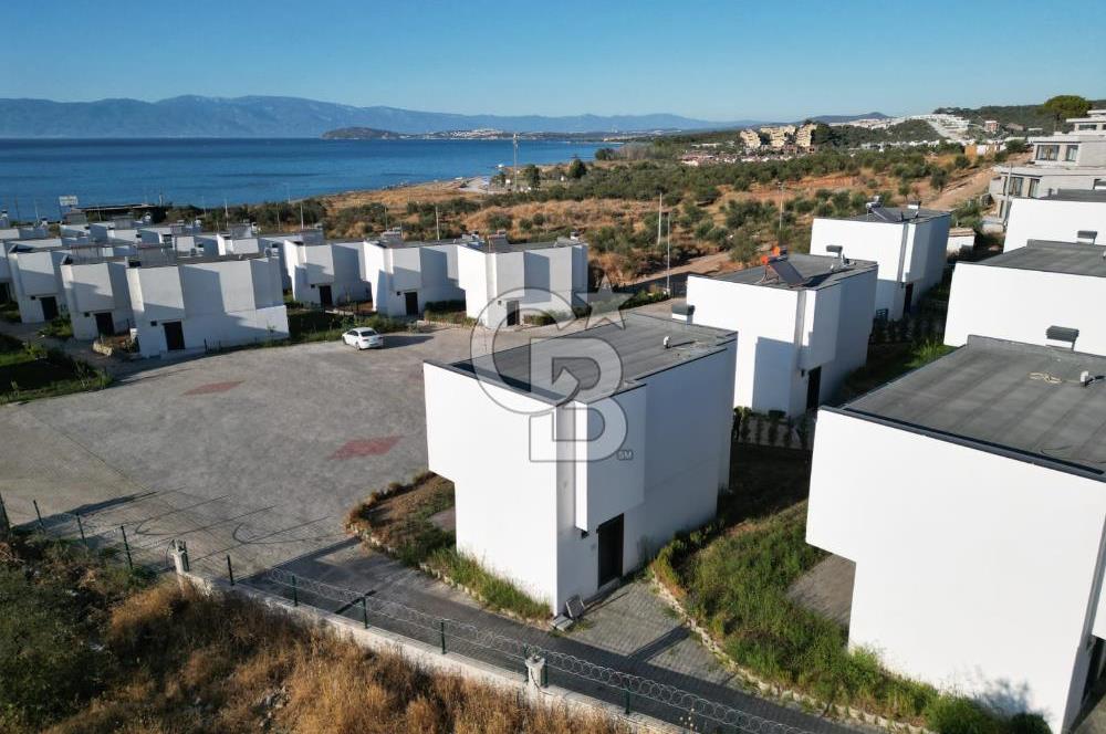 Gömeç Keremköy’de Denize sıfır havuzlu sitede satılık 3+1 villa 